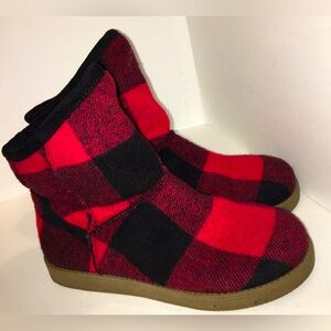 Indigo Rd. Size 8 Red & Black Plaid Boots, Faux Fur Lining, NWT (No Box)